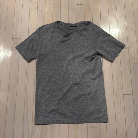 Lululemon Men’s Metal Vent Tech Short-Sleeve Shirt - Picture 4 of 6